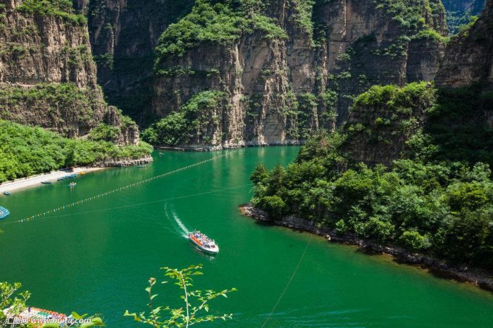 Long Qing Gorge+Badaling Great Wall Day Tour
