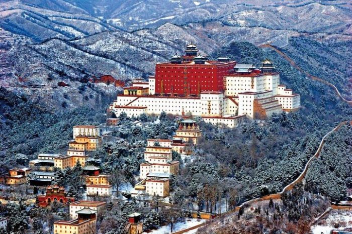 Private Day Trip to Chengde Summer Resort and Eight Outer Temples from Beijing