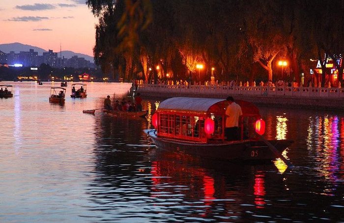 Private Illuminated Beijing Tour with Chartered Boat Ride at Houhai Lake