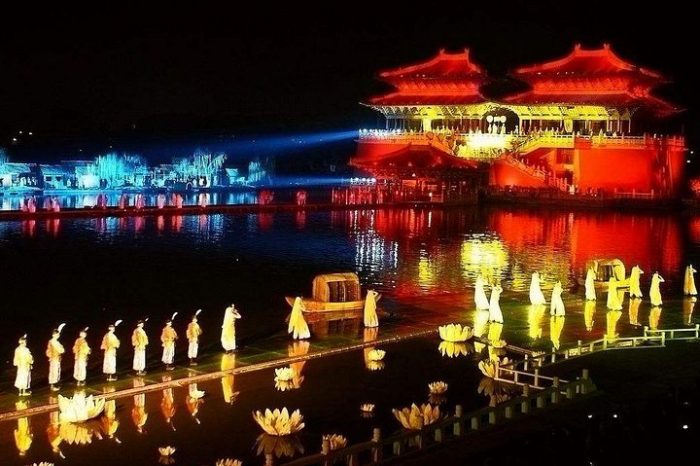 Kaifeng Afternoon Tour with Millennium Park Night Performance from Zhengzhou