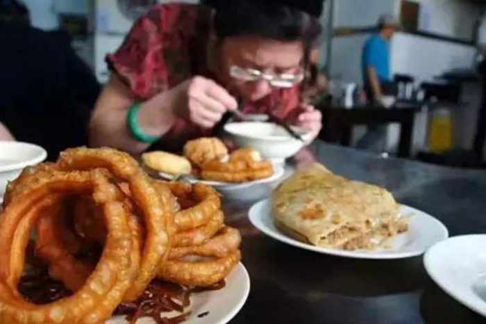 Amazing Food Challenge for Brave Man in Beijing