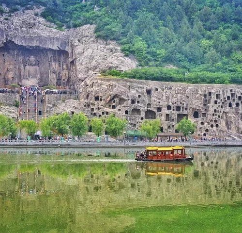4-Hour Private Walking Tour of Luoyang Longmen Grottoes