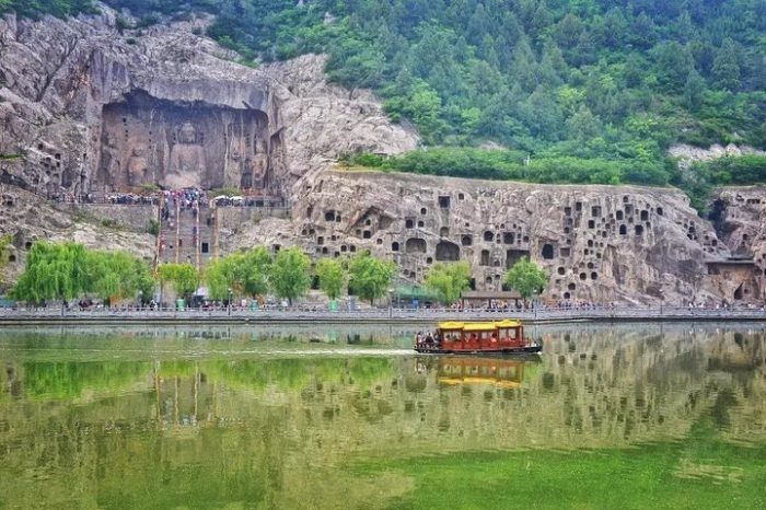 4-Hour Private Walking Tour of Luoyang Longmen Grottoes