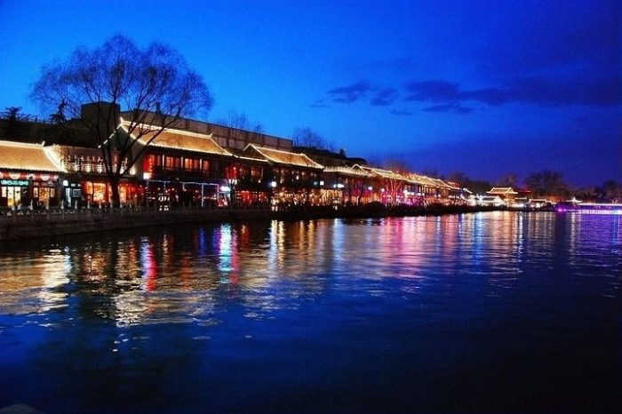 Xinjiang Silk Road Impression Dining Experience with Houhai Lake and Yandai Xie Street