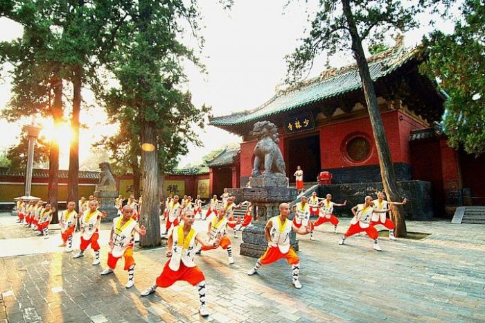 2-Day Luoyang Private Tour: Longmen Grottoes, White Horse Temple, Shaolin Temple