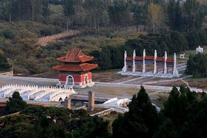Tianjin Private Tour to Eastern Qing Tombs with Outdoor Hot Spring Experience