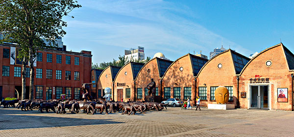 4 Hour Private Beijing 798 Art Zone Walking Tour with Lunch Option