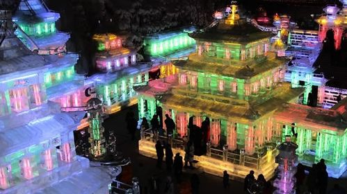Private Evening Tour to Longqingxia Gorge Ice Lantern Festival with Dinner