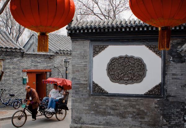 Private Beijing Hutong Walking Tour with Local Family Courtyard Visit