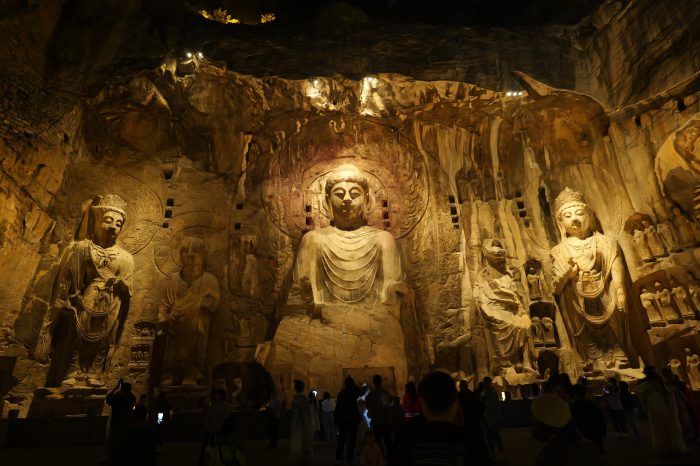 Private Day Tour to Longmen Grottoes, Luoyang Museum and White Horse Temple