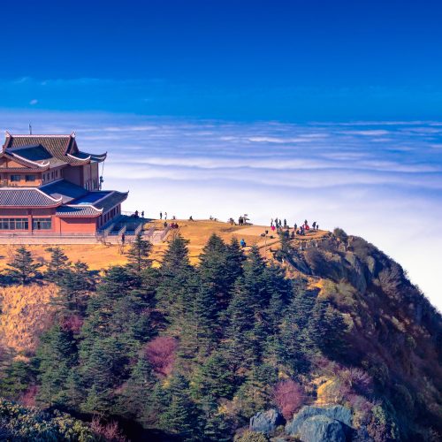 2-Day Private Tour of Leshan Giant Buddha+Emei Mountain Monastery Overnight Stay