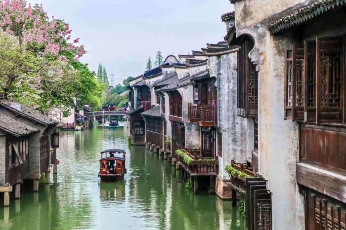 Hangzhou: Private Day Tour to Wuzhen Water Town