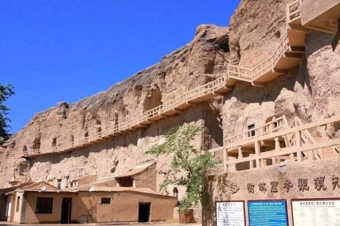 3-Day Private Customized Dunhuang Tour:Mogao Grottoes,Crescent Moon Pool andMore
