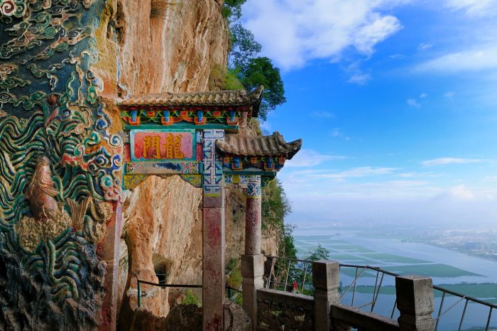 Private Day Tour to Stone Forest, Dianchi Lake and West Hill from Kunming