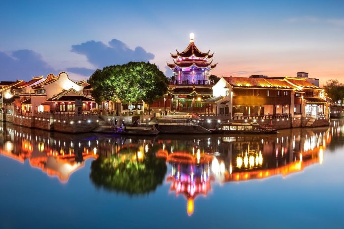 Suzhou: Private Customized City Tour with Lunch