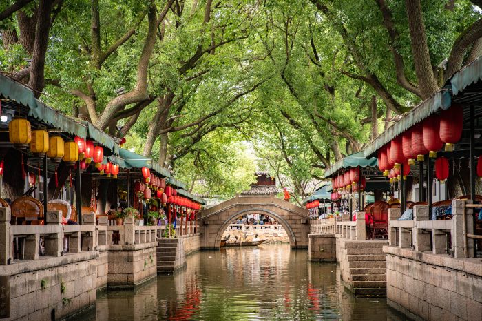 Suzhou: Gardens and Tongli or Zhouzhuang Water Town