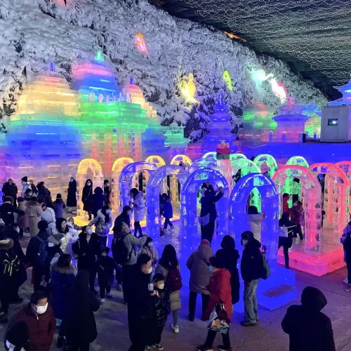 Private Evening Tour to Longqingxia Gorge Ice Lantern Festival with Dinner