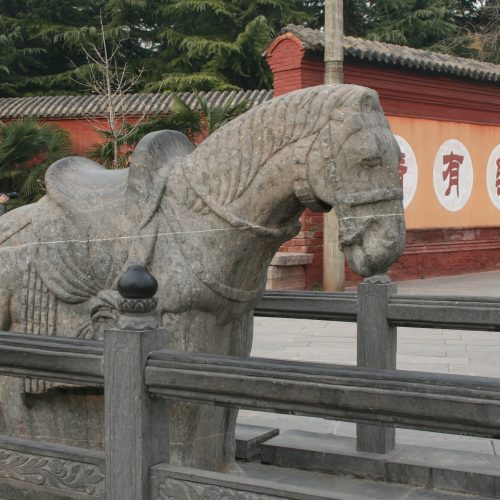 Private Day Tour to Longmen Grottoes, Luoyang Museum and White Horse Temple