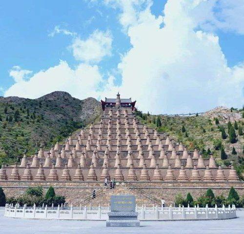 Yinchuan Private Day Tour to Western Xia Tombs and 108 Dagobas
