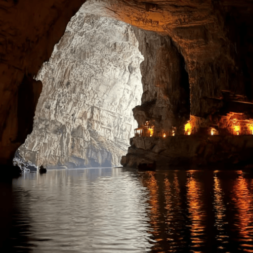 Guiyang: Zhijindong Cave Private Day Tour