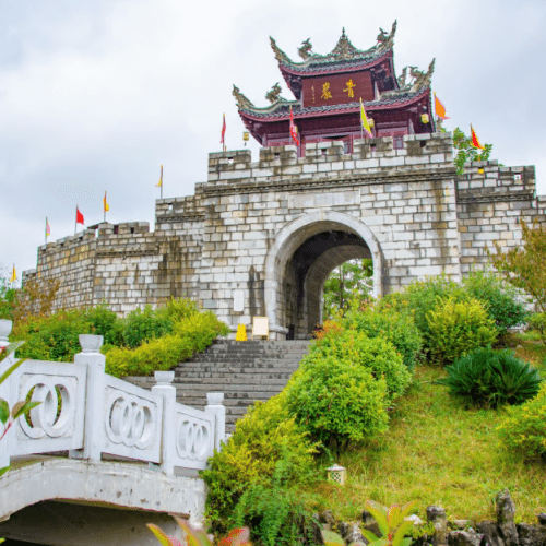 Guiyang: Tianhetan & Qingyan Ancient Town Private Tour